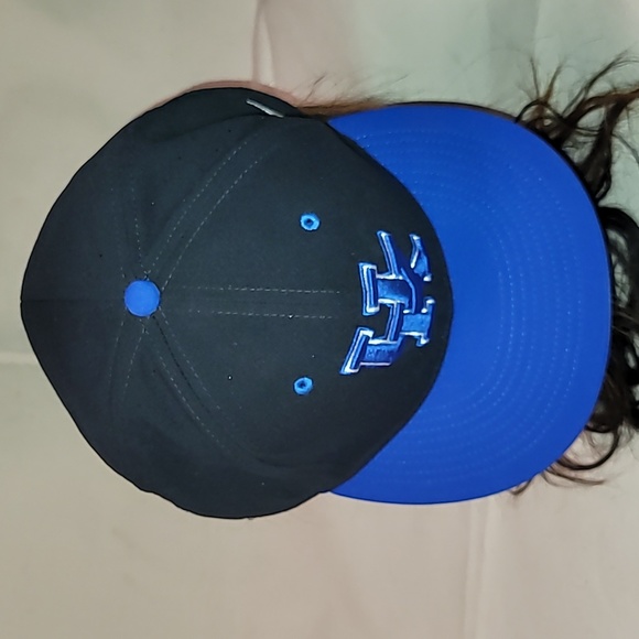 Nike. True. Dri-fit. University of Kentucky. UK. Men's size 8. Condition 9.5/10 - Picture 15 of 15